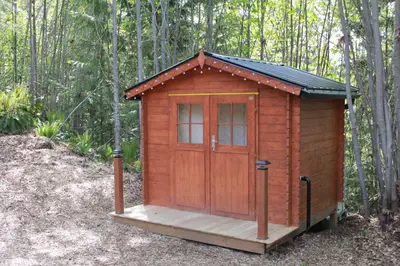 Gallery image of The Elderberry Cabin - Cowichan Valley Bunkie Glamping in Duncan