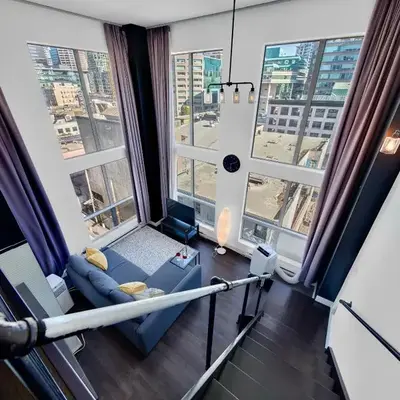 Trendy Downtown Loft Apartment - King Bed!