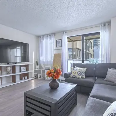 Cozy & Spacious 2BR at Stampede w Parking and AC