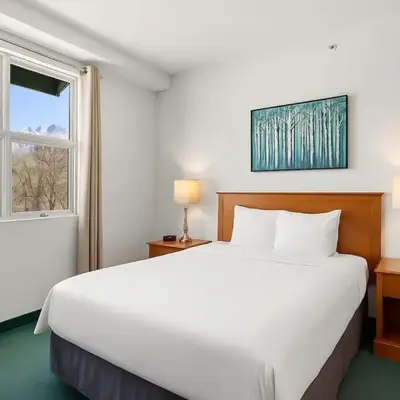 Cozy Hideaway with MTN Views Near DT Canmore and Banff