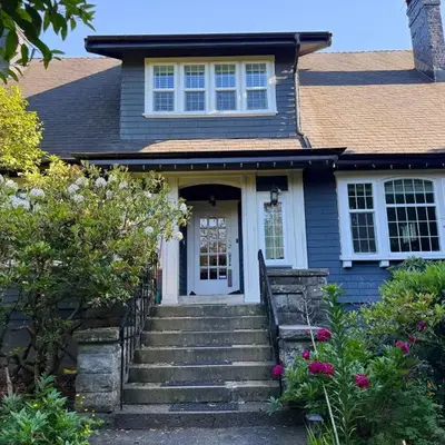 Spacious Villa 6BR 3 BA - Free Parking - Near Kitsilano Beach & Attractions - 15' to DT
