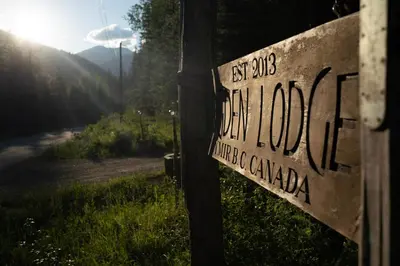 a sign on the side of a road at Logden Lodge in Nelson