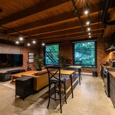 Stylish Industrial Loft - Historic Gastown