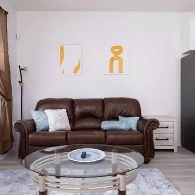 3BR 2BA Surrey Home | Quiet & Convenient