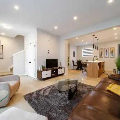 ~CozySpacious3bedroomRetreat~FREEparking•2.5bath
