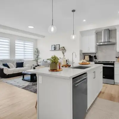 Trendy & Spacious Sleeps 9 AC Db Garage