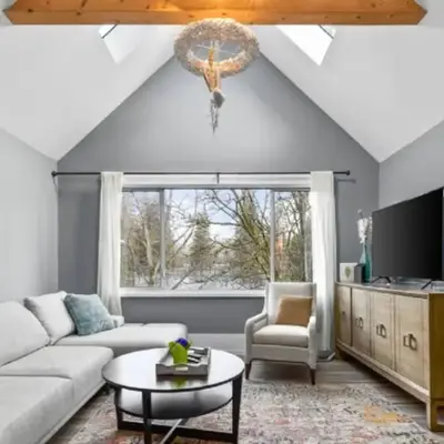 Charming 2 bedroom Duplex steps from Jericho Beach