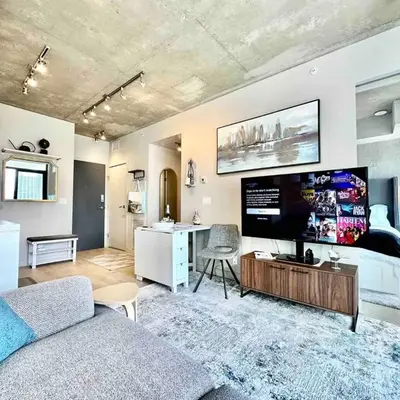 MicroNest - Modern Overlooking Downtown Parking
