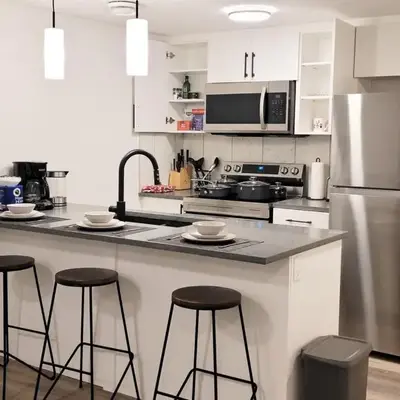 Lovely Modern 2 Bedroom Basement Suite