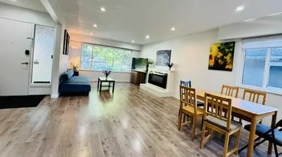 a living room with a table and a dining room at Cozoro 3 BEDROOMS Centre Vancouver in Vancouver