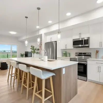 3 Bedroom Luxurious Seton Town Home with Central AC and Lake View