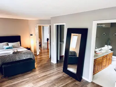 Gallery image of The Games House - Sleeps 8, 3 Bed, 3 Bath - Free Parking in Calgary