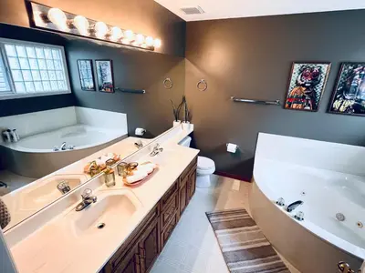 Gallery image of The Games House - Sleeps 8, 3 Bed, 3 Bath - Free Parking in Calgary