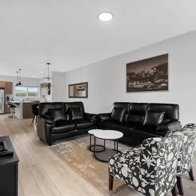Spacious 3-Bedroom Vacation Home in Calgary with Free Parking