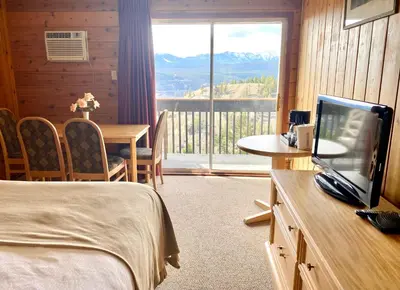 Gallery image of Rocky Mountain Springs Lodge in Radium Hot Springs
