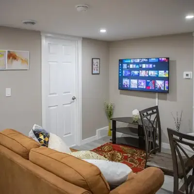 Modern 2-Bedroom Suite with Private Access - 10 minutes from Calgary Airport