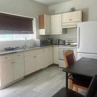 three bedroom near uvic