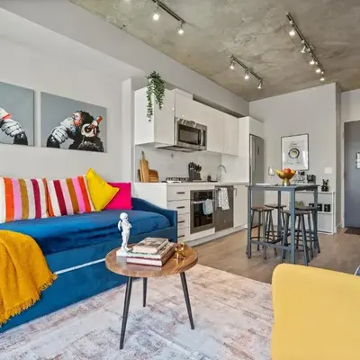 Vibrant PopArt downtown suite