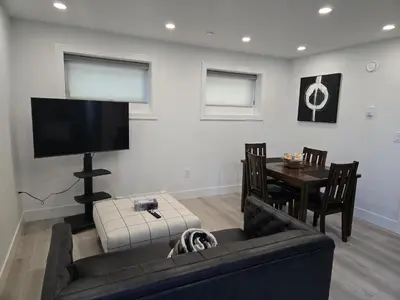 Gallery image of Effortless Elegance: 1-Bedroom Condo Retreat in Vancouver