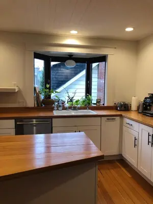 Gallery image of Bright, Spacious Home with Lake & Mountain Views, Walk to Beach in Nelson
