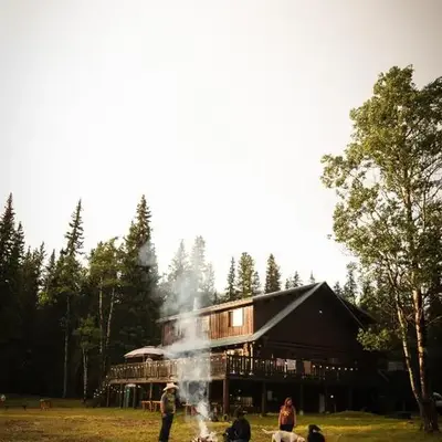 Off-Grid Mountain Lodge & 4 Cabins - Sauna