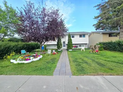a house with a garden with chairs and flowers at Dream house in Edmonton