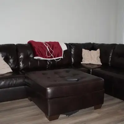 YYC : 2-Bedroom City Apartment