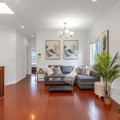 Central Spacious 3 Br Upstairs