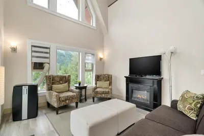 Gallery image of Modern 4BR unit Lake Views in Harrison Hot Springs