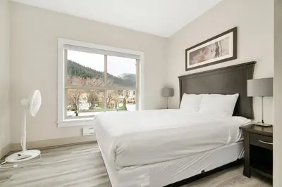 Gallery image of 2BR Lakefront Lux Escape! in Harrison Hot Springs