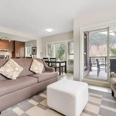 2BR Lakefront Lux Escape!