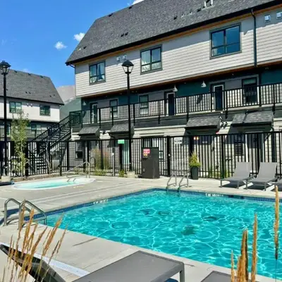 Cloudline Vista 3 BdrmTownhouse with Garage managed by Little Sister Getaways