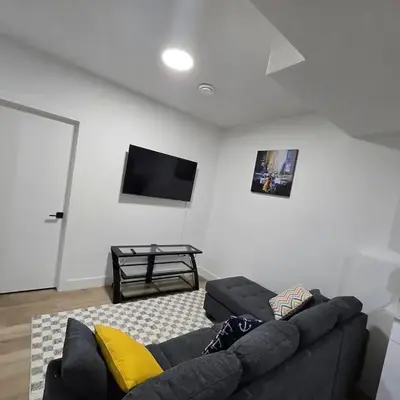 Lush 1 Bedroom house with WiFi in Edmonton