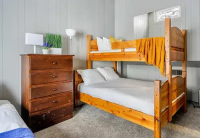 Gallery image of Lakefront Cabin - Cozy Retreat - 5Beds - TV - Wifi in Barrhead