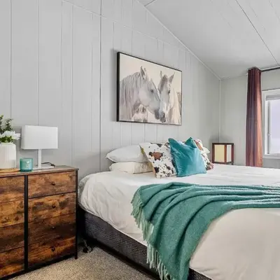 Lakefront Cabin - Cozy Retreat - 5Beds - TV - Wifi