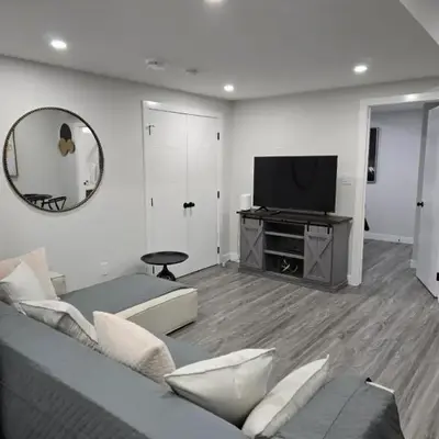The Willow Nest lower suite-2 Rooms