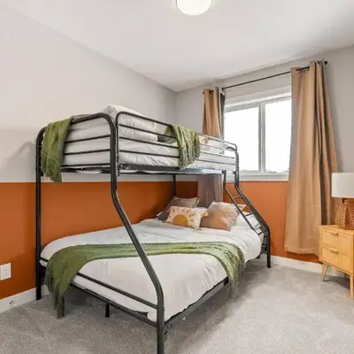 Cowboy Chalet SE|AC|Games|King Bed|20 min to DT