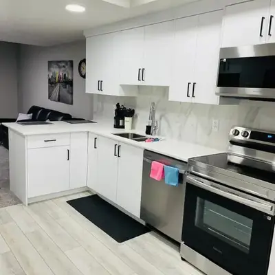 Modern 2-bed 1-bath Suite