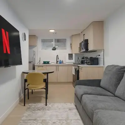Modern Suite by Hospital 2 Near Transit