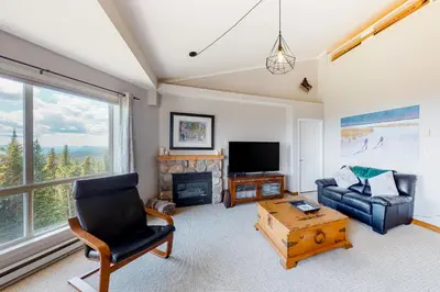 Gallery image of Hilltop Hideaway Condo - Legacy 401 in Big White