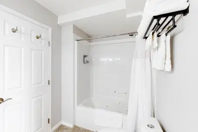 Gallery image of Hilltop Hideaway Suite - Legacy 401 in Big White