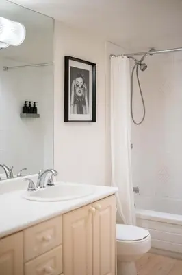 Gallery image of 2BR Trafalgar Retreat near UBC & Pacific Spirit in Vancouver