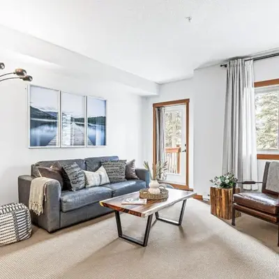 Chic 1BR City Nest Heated Parking and Hot Tub and Pool