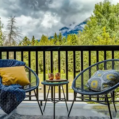 Lovely 3BR condo with Hot Tub at the Edge of Canmore