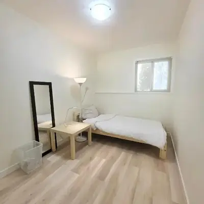 Newly Renovated Cozy Guest House In Joyce-Collingwood