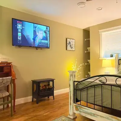 A Room of One's Own-A perfect getaway by the sea in North Nanaimo