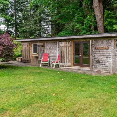 The Wood Shed with hot tub