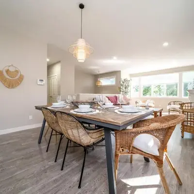 BoHo House-Sleeps 17-Garage-3 Kitchens-Fireplace