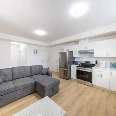 Tranquil 2-Bedroom Basement Suite Relaxing Stay