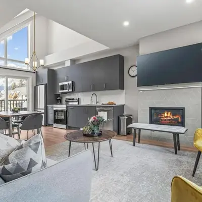 3BR with Stunning Views Self Check-In and Free Parking
